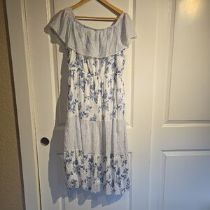 Chic Off-Shoulder Floral Midi Dress in Blue and White